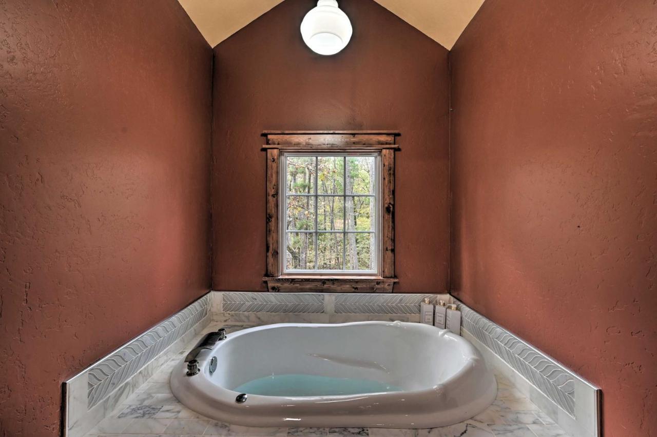 Tudor-Style Broken Bow Cottage With Hot Tub And Decks! Stephens Gap ภายนอก รูปภาพ